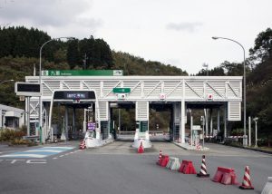 大分自動車道　天瀬高塚インター車線横断用安全通路